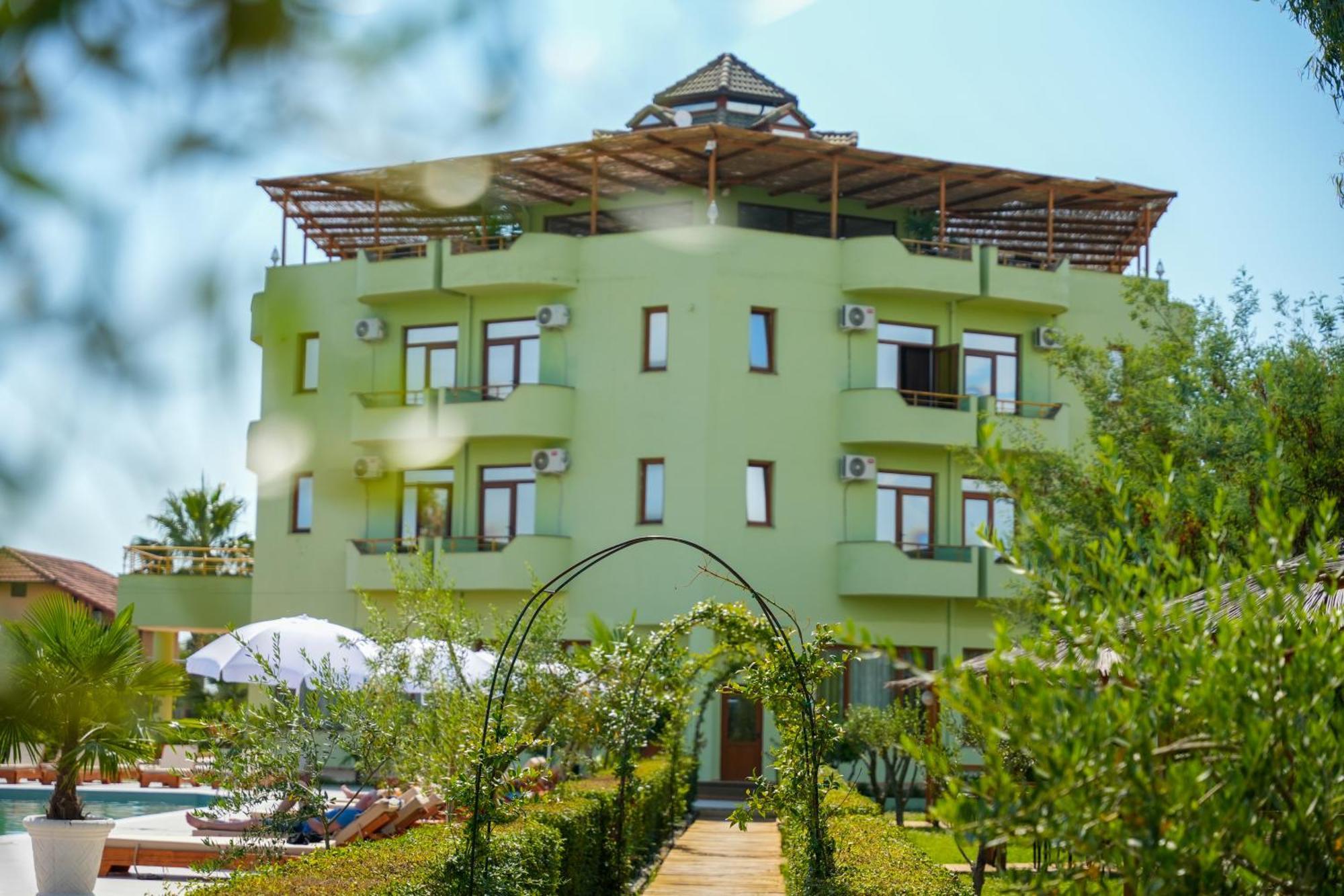 Hotel Paradise Laguna Vain