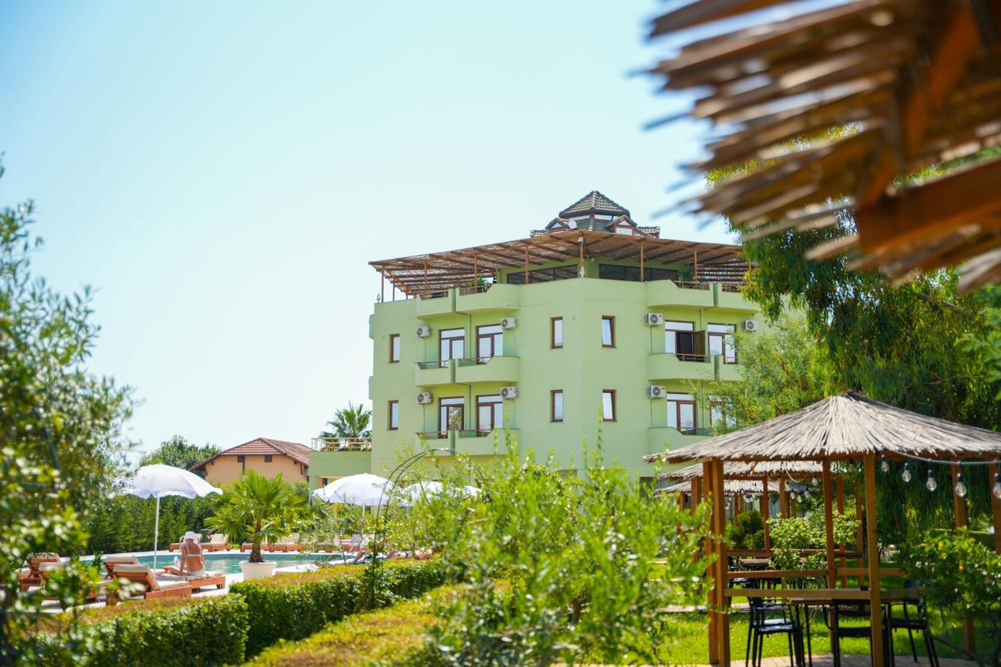 Paradise Laguna Vain Hotel *