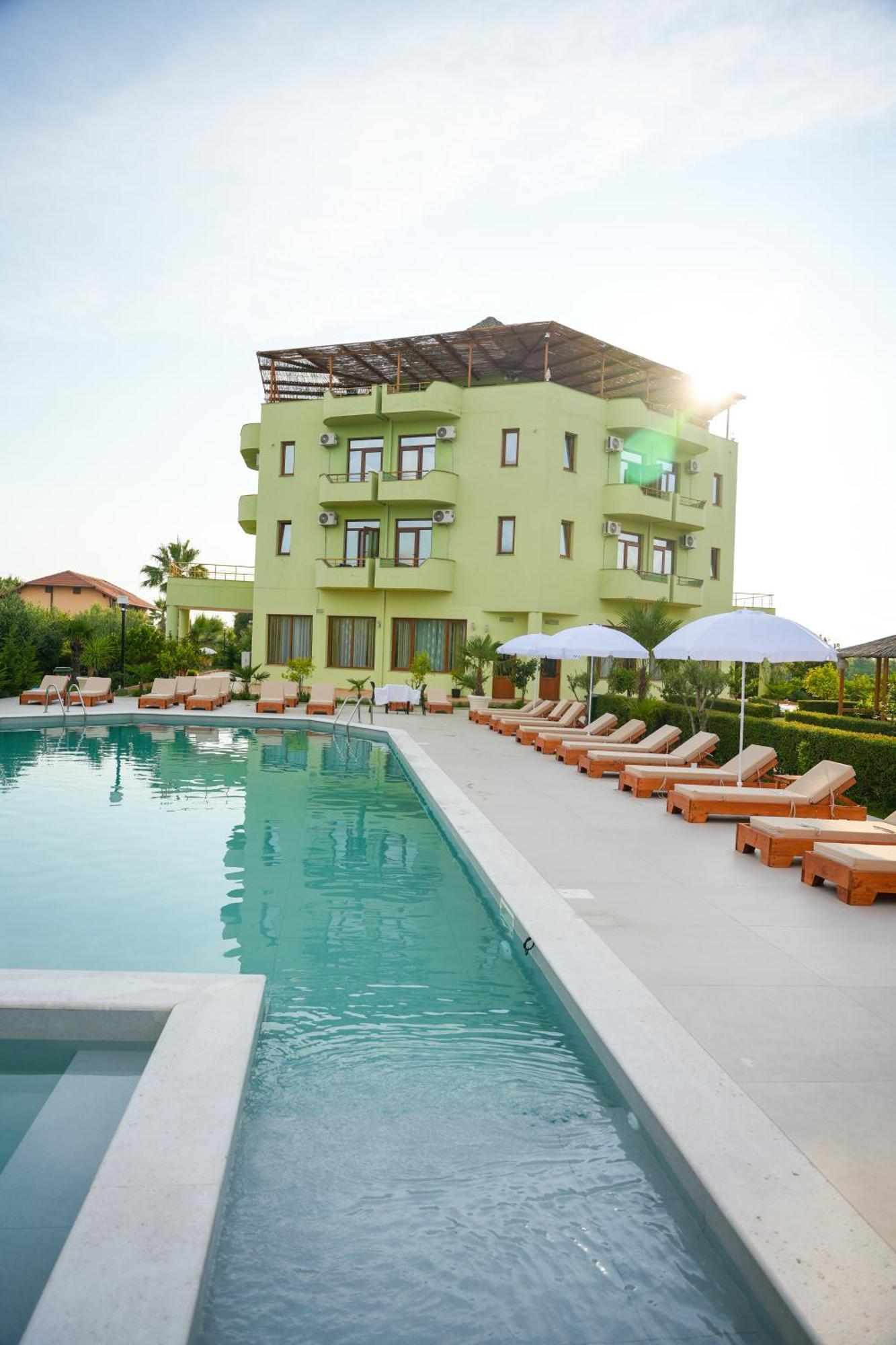 Paradise Laguna Vain Отель