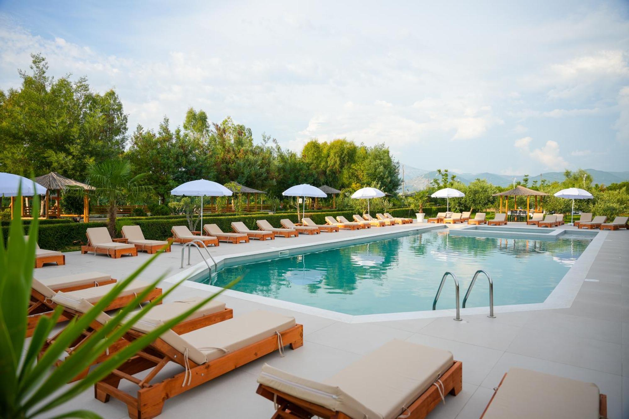 Hotel Paradise Laguna Vain