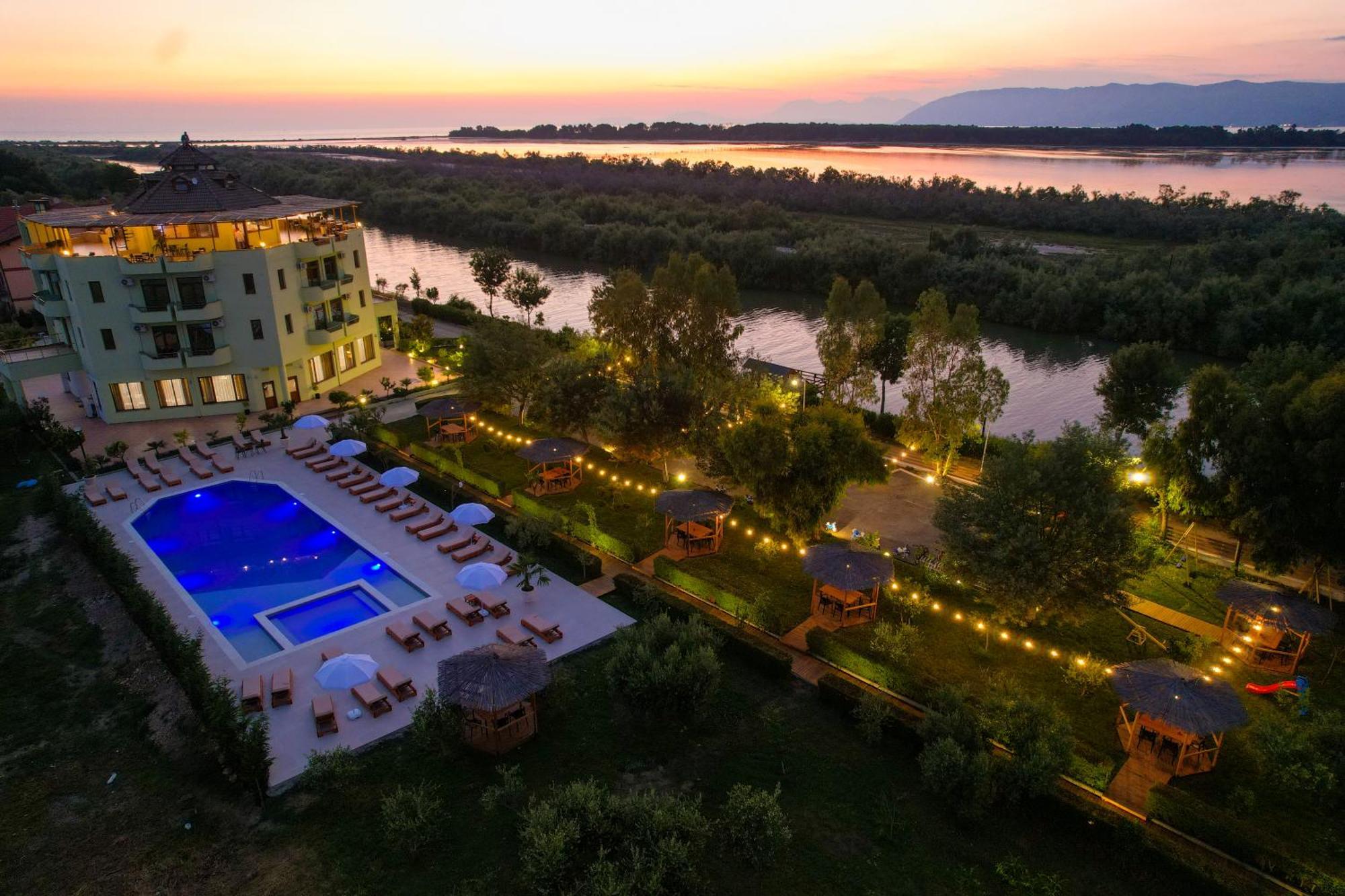 Paradise Laguna Vain Готель